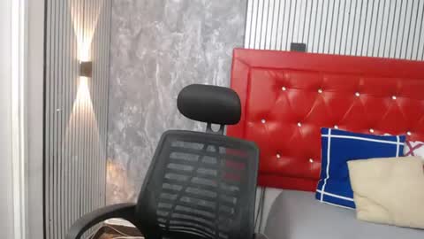 Snapshot of linda_milf__ chatting on 06.14.26 Linda online show from 06.14.26