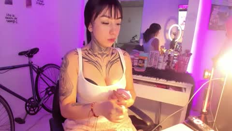 Lindaa maria  online show from 02.22.26