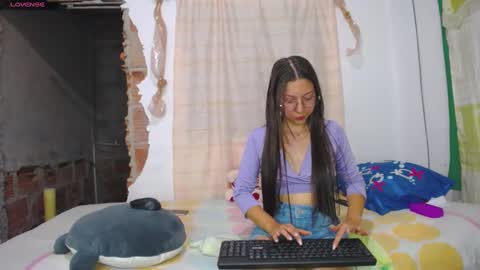 Snapshot of linda_naomi chatting on 12.26.24 naomi online show from 12.26.24