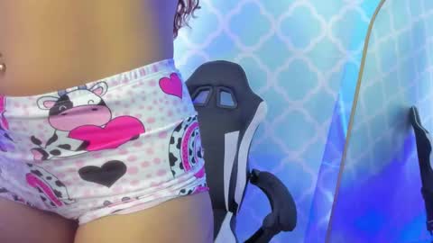 Snapshot of lindaa_natashaa chatting on 11.18.25 L I N D A online show from 11.18.25