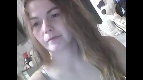 Snapshot of lindaahskys chatting on 10.20.25 LindaAhSkys online show from 10.20.25