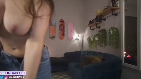 Snapshot of lindabluee chatting on 07.23.26 Nia online show from 07.23.26