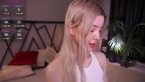 Snapshot of lindathacker chatting on 04.06.26 your Linda is back online show from 04.06.26