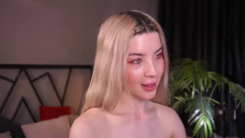 Snapshot of lindathacker chatting on 04.11.26 your Linda is back online show from 04.11.26