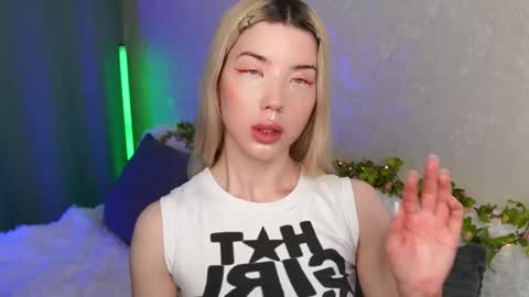 Snapshot of lindathackerr chatting on 05.15.26 Linda online show from 05.15.26