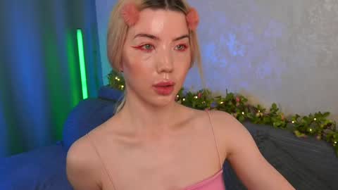 Snapshot of lindathackerr chatting on 05.25.26 Linda online show from 05.25.26