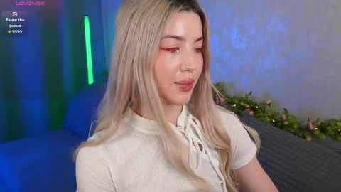 Snapshot of lindathackerr chatting on 06.04.26 Linda online show from 06.04.26