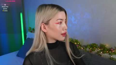 Snapshot of lindathackerr chatting on 06.13.26 Linda online show from 06.13.26