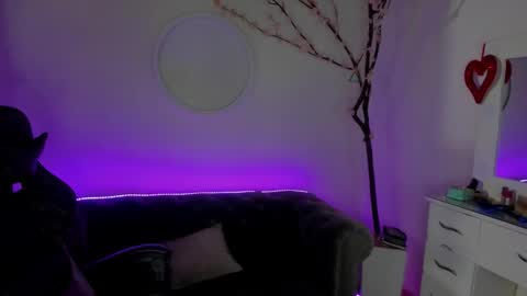 Lindsay    online show from 01.18.26