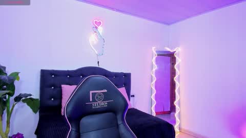 Snapshot of lindsay_tay chatting on 03.17.26 Linda online show from 03.17.26