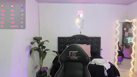 Snapshot of lindsay_tay chatting on 03.29.26 Linda online show from 03.29.26