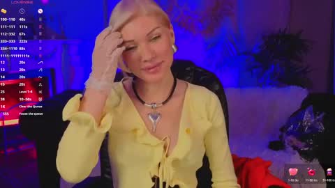 Snapshot of lindsi_luvviv chatting on 04.27.26 lindsi_luvviv online show from 04.27.26