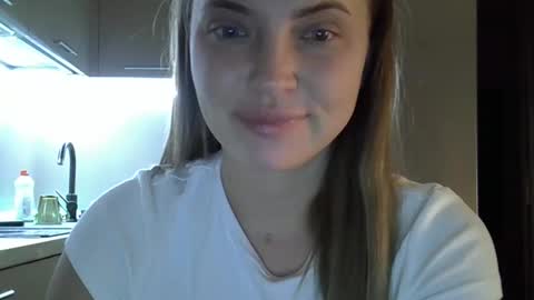 Snapshot of lindsisecret chatting on 10.27.25 Anna online show from 10.27.25