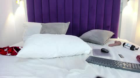 LINDA online show from 12.24.24