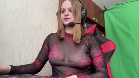 Snapshot of linettehnatow chatting on 02.06.26 Eva online show from 02.06.26