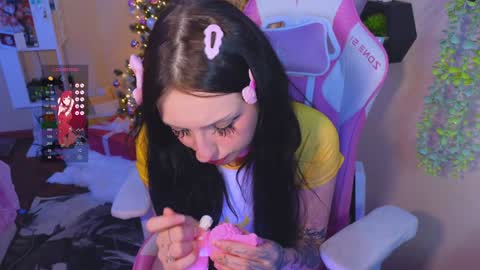 Lina online show from 12.27.24