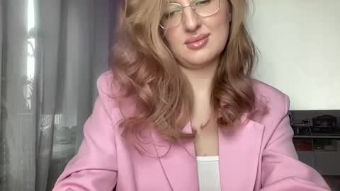 linoreya online show from 11.25.25