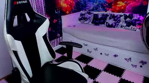 Snapshot of linphea chatting on 07.31.26 Tina online show from 07.31.26