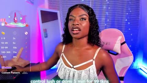 Snapshot of linsyadams chatting on 09.10.25 online show from 09.10.25