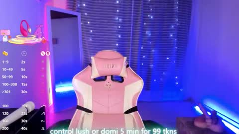 Snapshot of linsyadams chatting on 09.26.25 online show from 09.26.25