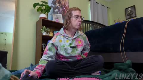 Linzy19 online show from 12.31.24