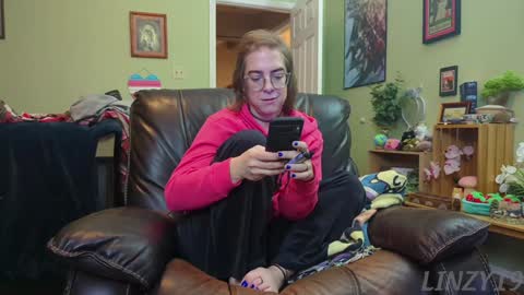 Linzy19 online show from 01.23.25