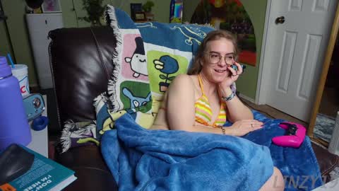 Linzy19 online show from 02.02.25