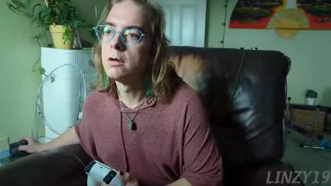 Linzy19 online show from 09.14.25