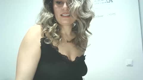 lionessmom online show from 10.27.25