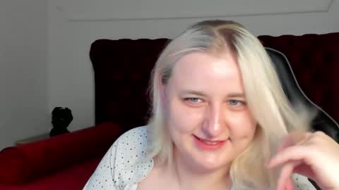 Snapshot of lioraardyn chatting on 05.13.26 LioraArdyn online show from 05.13.26