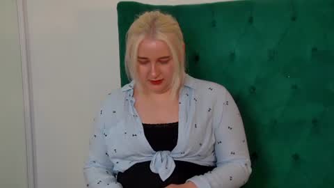 Snapshot of lioraardyn chatting on 06.14.26 LioraArdyn online show from 06.14.26
