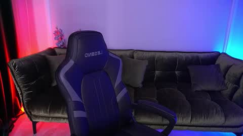 Lia online show from 11.22.25