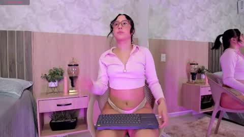 Snapshot of liriasweetie chatting on 04.24.26 liria online show from 04.24.26
