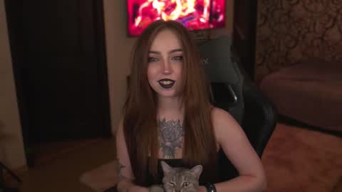 Snapshot of lis_silver chatting on 10.28.25 Lisa online show from 10.28.25