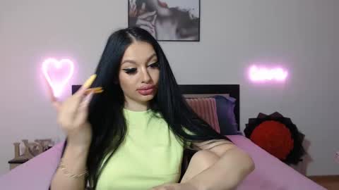 Snapshot of lisa104739 chatting on 02.11.25 Lisa online show from 02.11.25