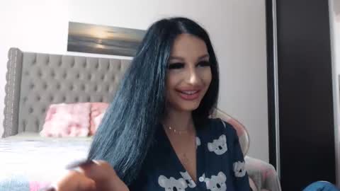 Snapshot of lisa104739 chatting on 10.18.25 Lisa online show from 10.18.25