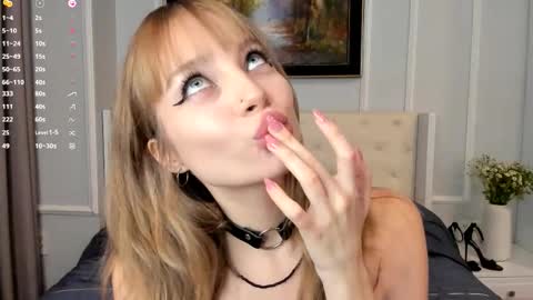 Snapshot of lisa_babymetal chatting on 12.21.25 Lisa online show from 12.21.25