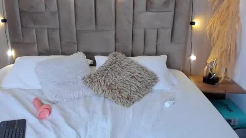 Lisa Baker online show from 03.11.25