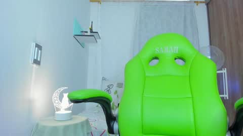 Snapshot of lisa_gerrard_ chatting on 02.05.25 Lisa online show from 02.05.25