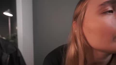 Elisabeth or Lisa online show from 11.28.25