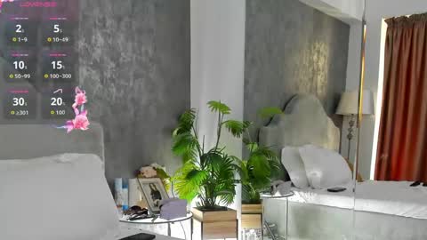 Snapshot of lisacroft chatting on 04.25.26 lisacroft online show from 04.25.26