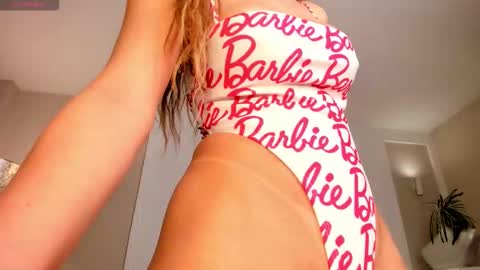 Lisa  Flowers online show from 02.14.26