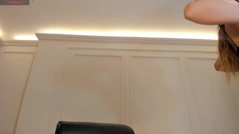 Lisa  Flowers online show from 03.05.26