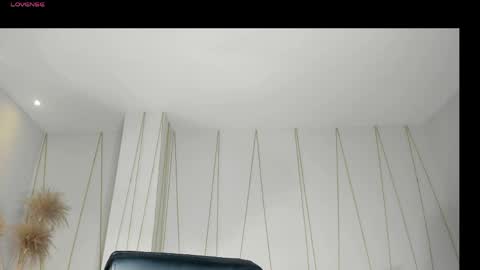 Lisa  Flowers online show from 04.04.26