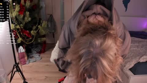 -Lisa- Help me to reach 100 thumbs up3 online show from 01.11.25