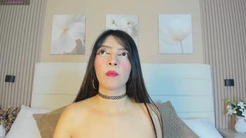 Snapshot of lisalain chatting on 05.19.26 lisa online show from 05.19.26