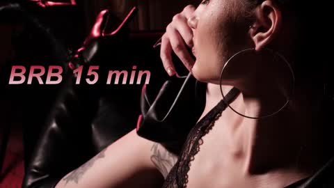 Lisa Moore online show from 11.11.25