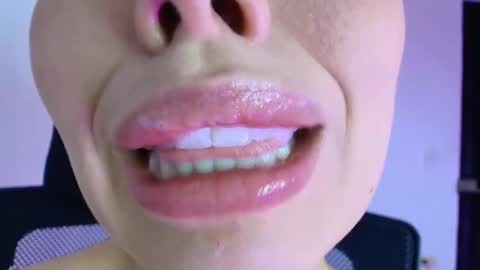 Snapshot of lisbet_21x chatting on 11.15.25 Lisbet online show from 11.15.25