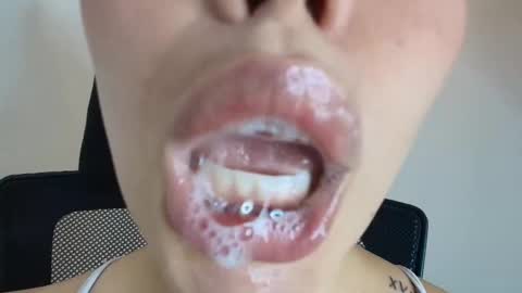 Snapshot of lisbet_21x chatting on 11.27.25 Lisbet online show from 11.27.25