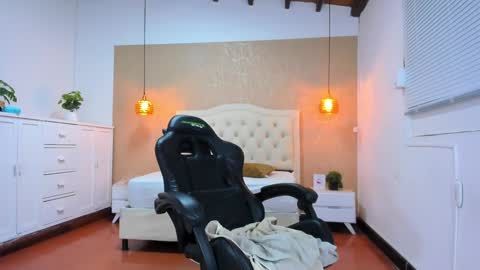 L I S S A  online show from 01.30.25